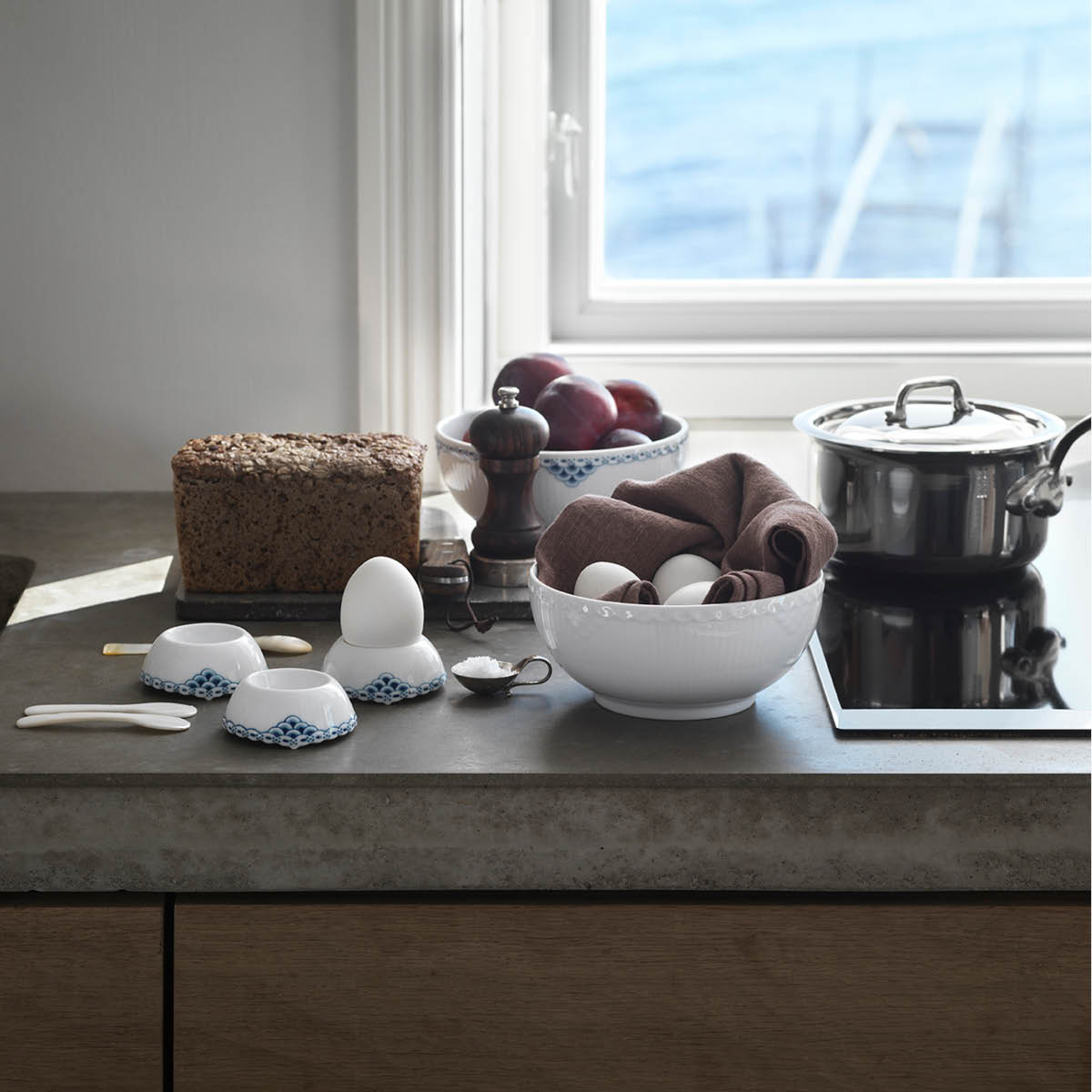 White Fluted Modern Half Lace Skål 18 cm