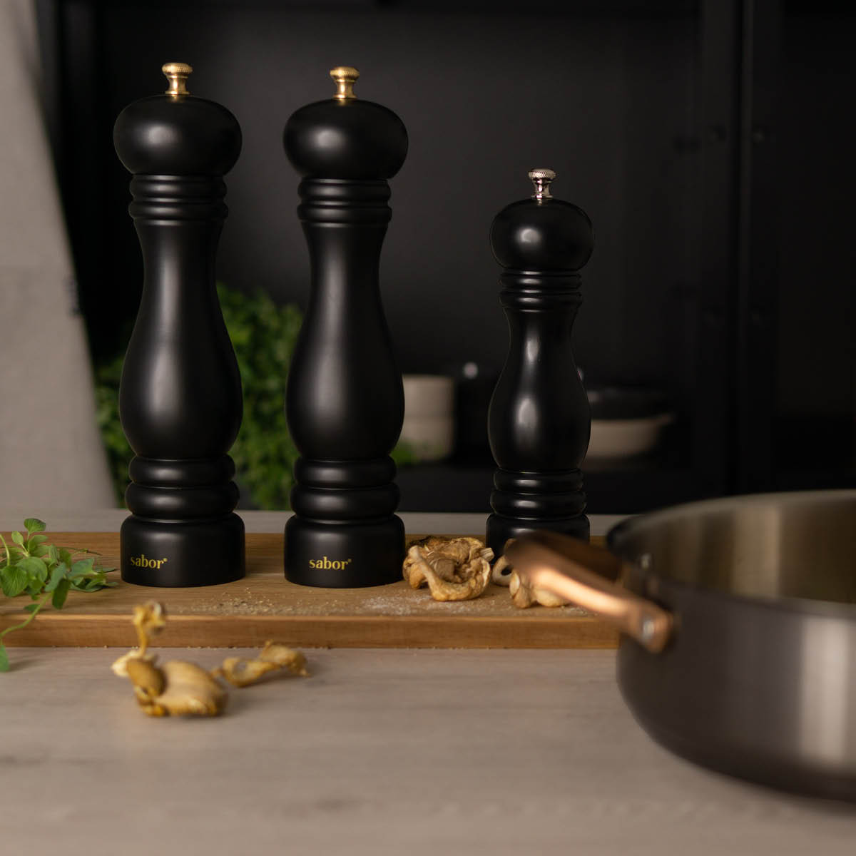 Pepparkvarn 25 cm Svart/Mässing