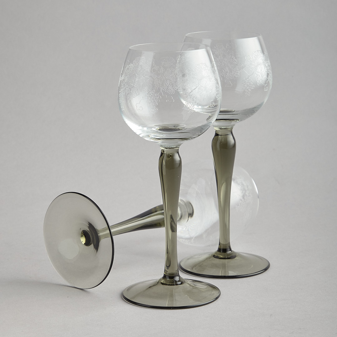 Vinglas med grå fot