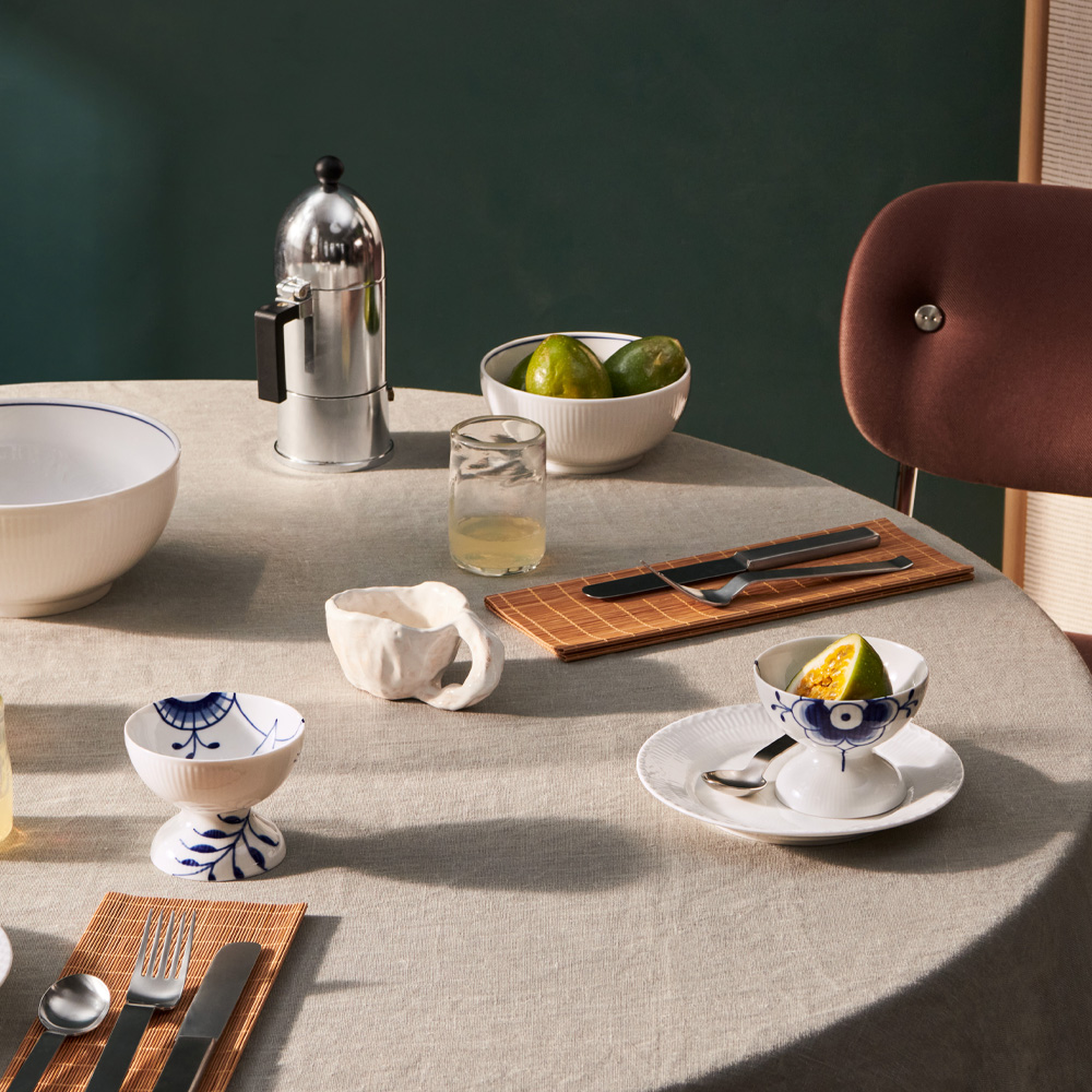 Blue Fluted Mega Skål på fot?8 cm Blå/Vit