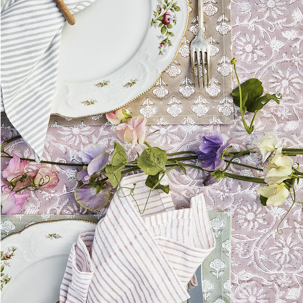 Memories Bordsduk 150x230 cm Margerita Rose