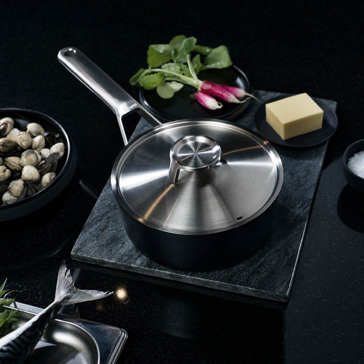 Taiten Kastrull med lock 1,6 L Svart
