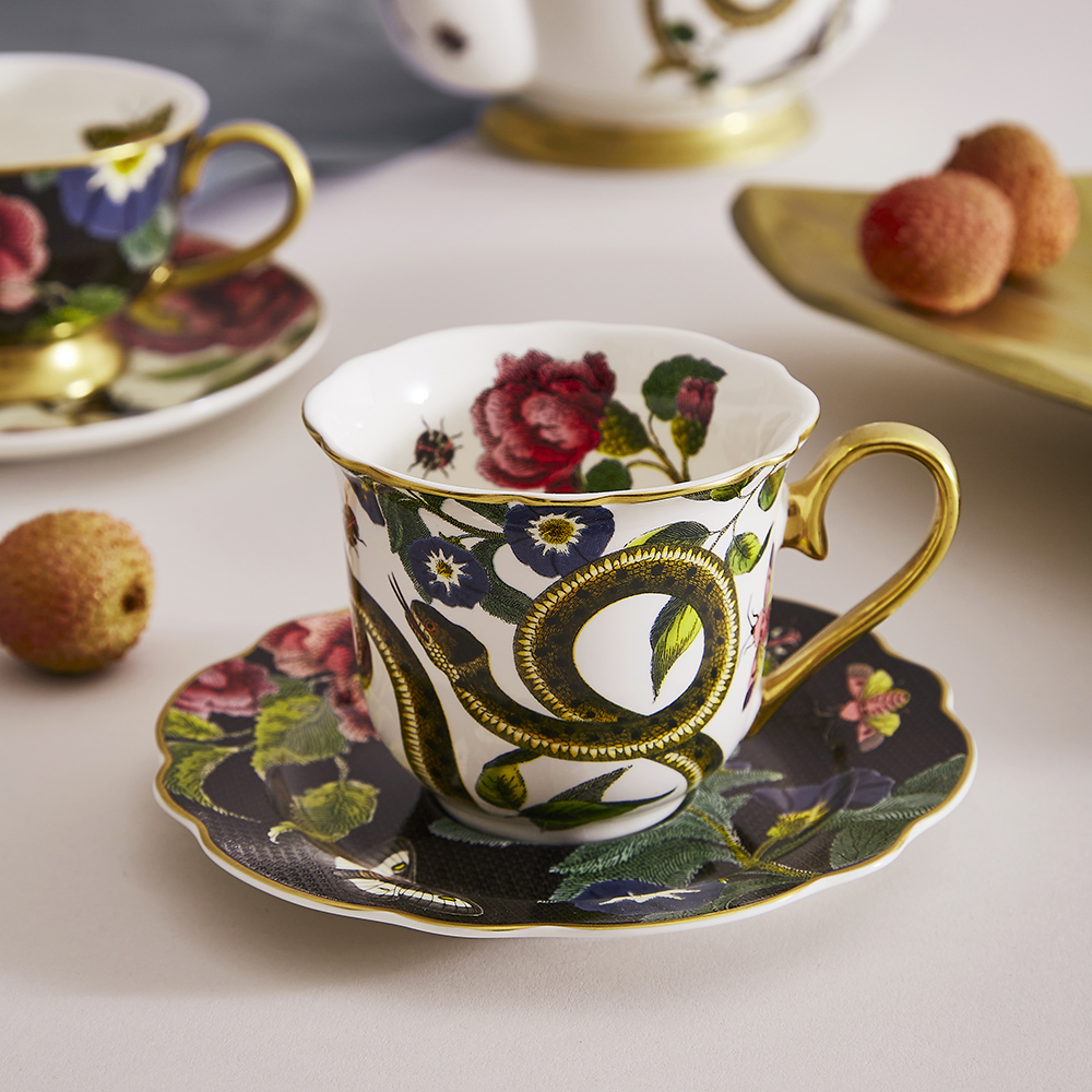 Creatures of Curiosity Tekopp med fat 25 cl Snake/Black