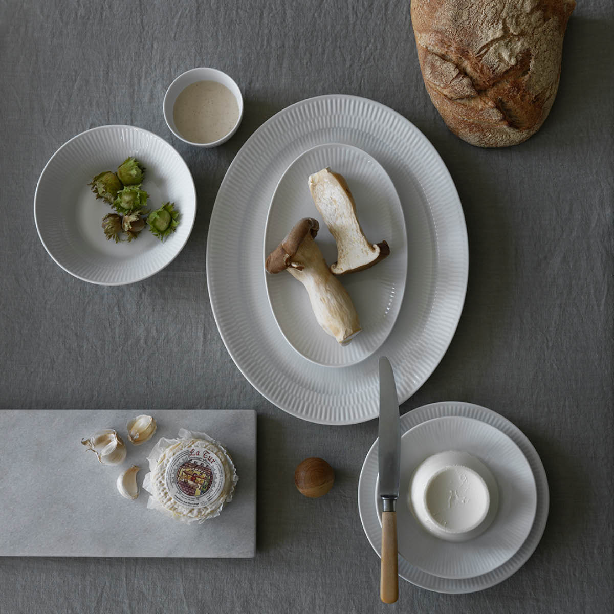 White Fluted Fat 33 cm ovalt