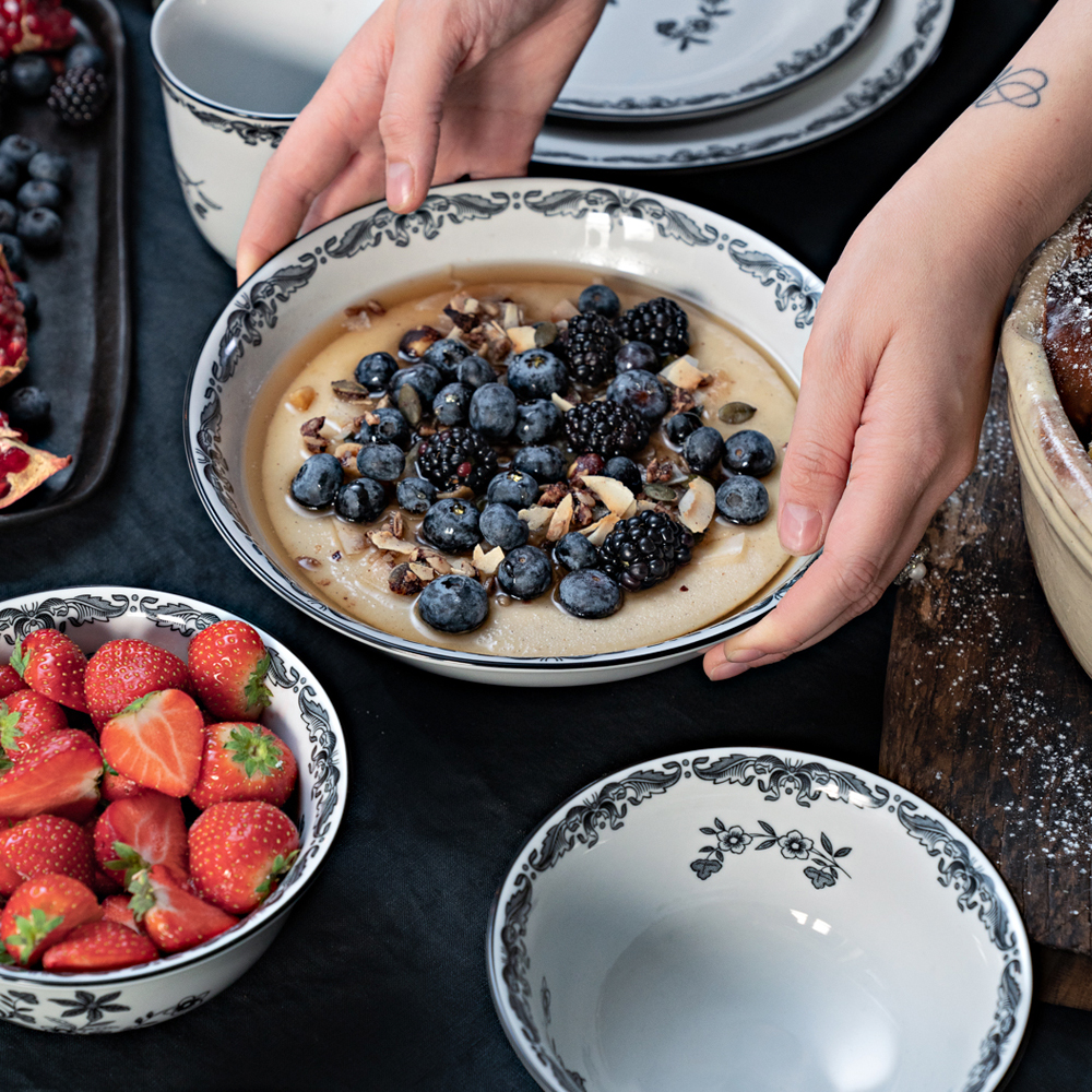 Ostindia Svart Tallrik djup 22 cm