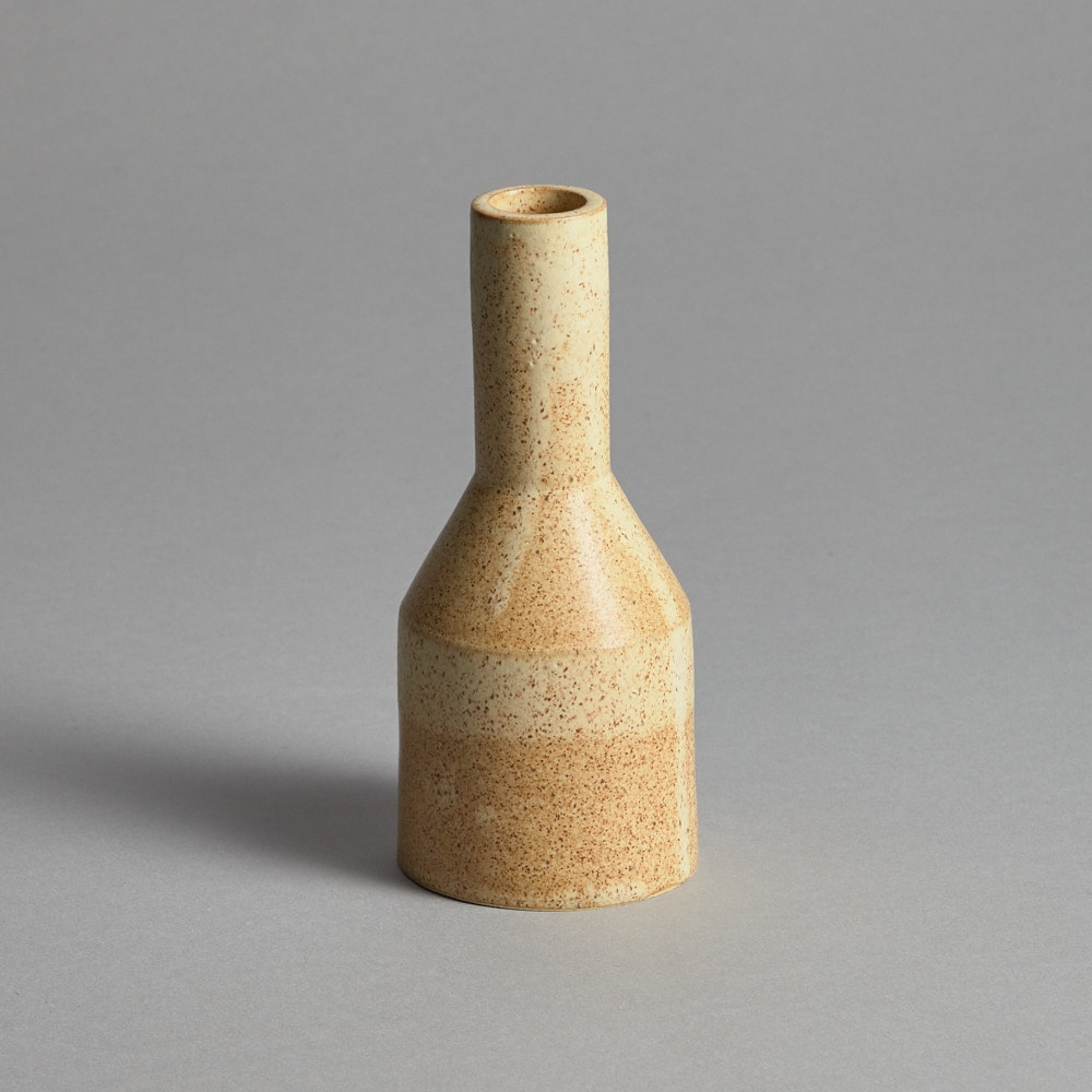 Liten Beige vas med hals Alva Ekberg