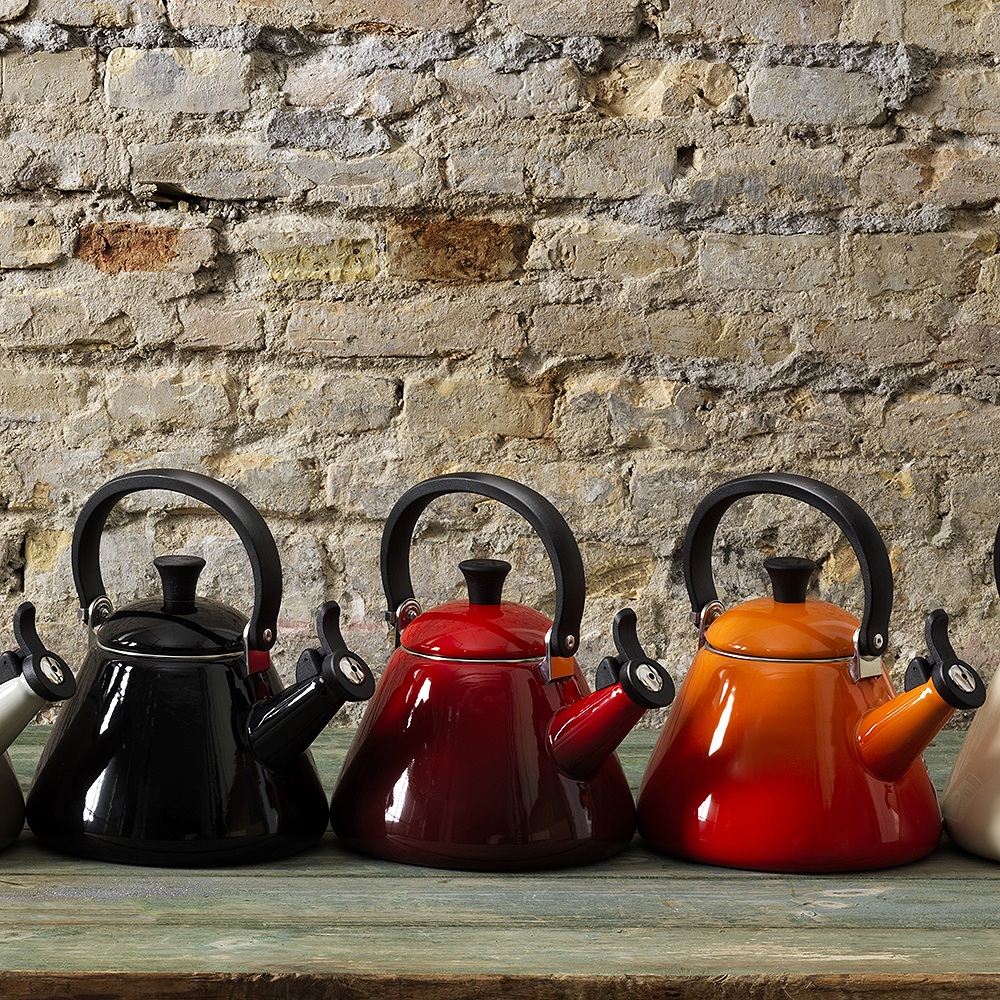 Kone Vattenkittel med vissla 1,6 L Cerise