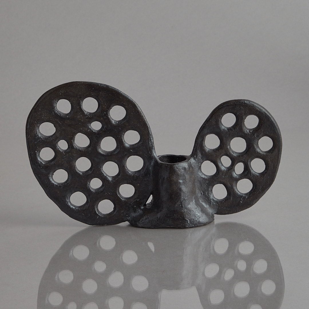 Malwina Kleparska Ljusstake med perforerade vingar