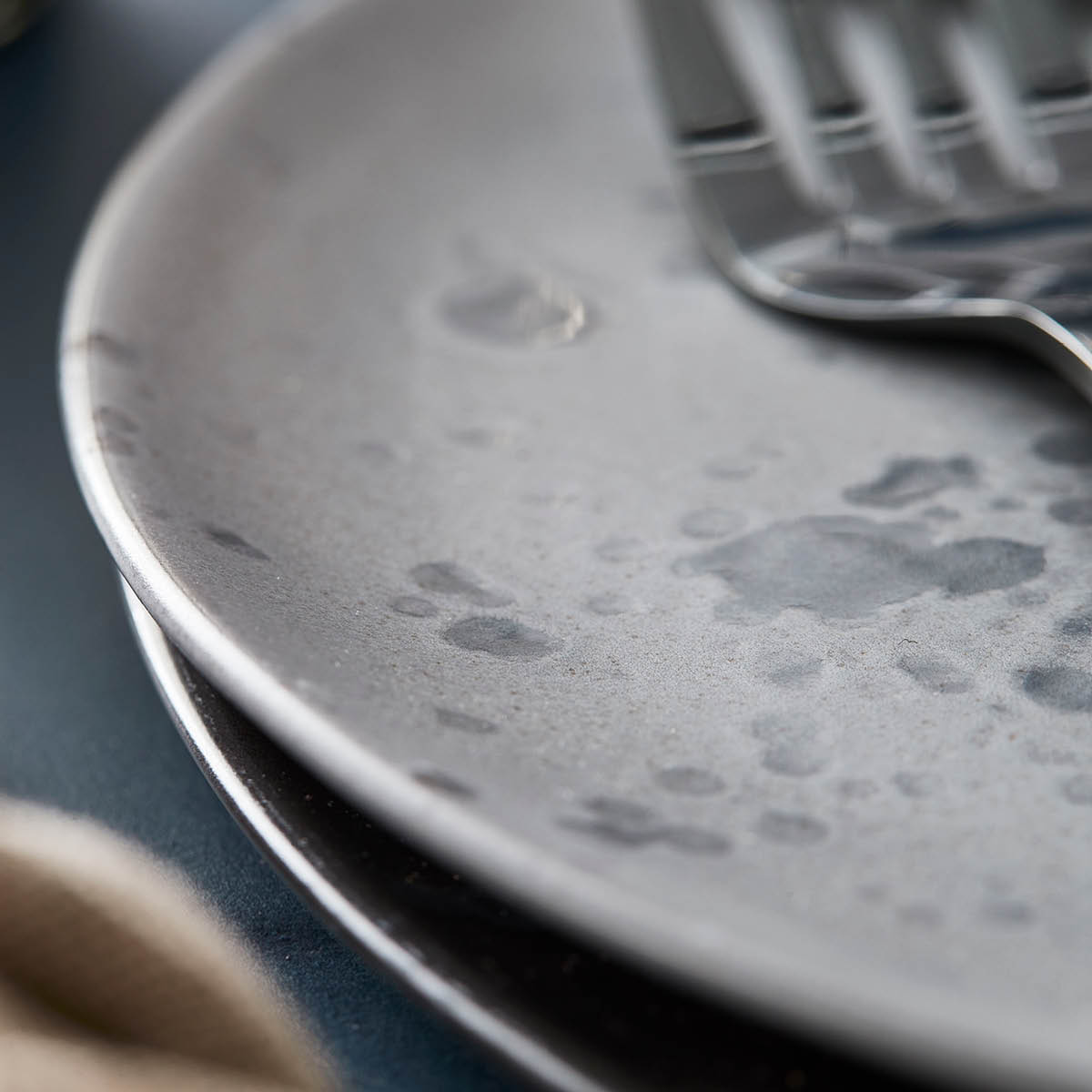Raw Frukosttallrik 23 cm Grå Spotted