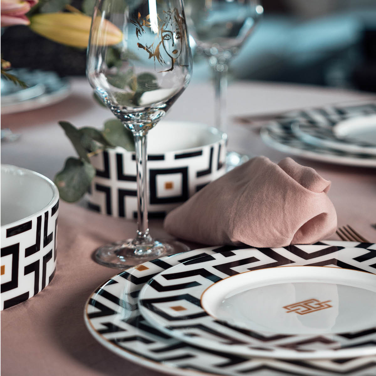 DECO Black Tallrik 22 cm