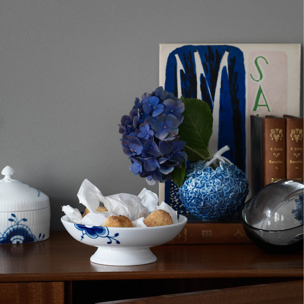 Blue Fluted Mega Skål på fot 17,5 cm