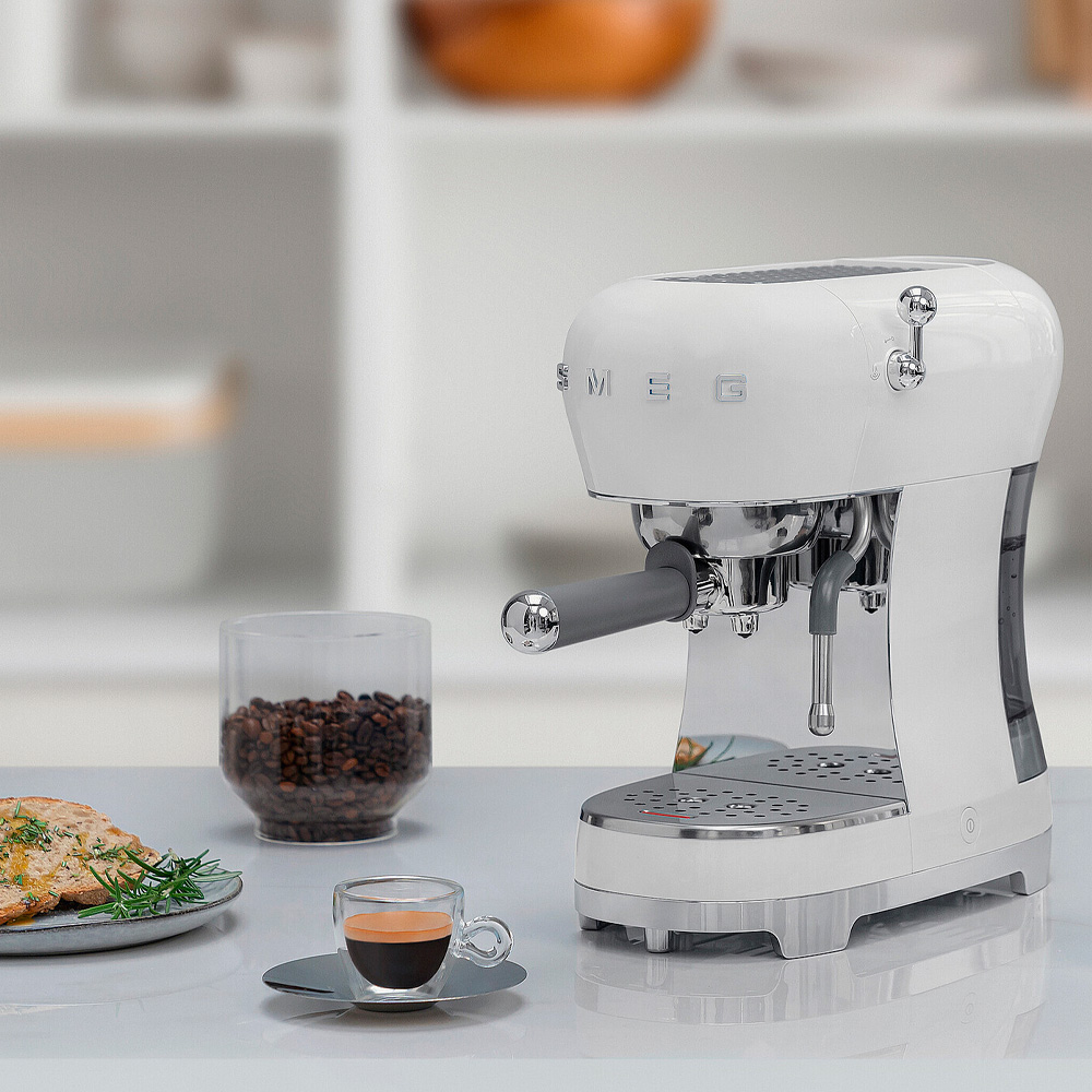Smeg 50's Style Espressomaskin ECF02 Vit