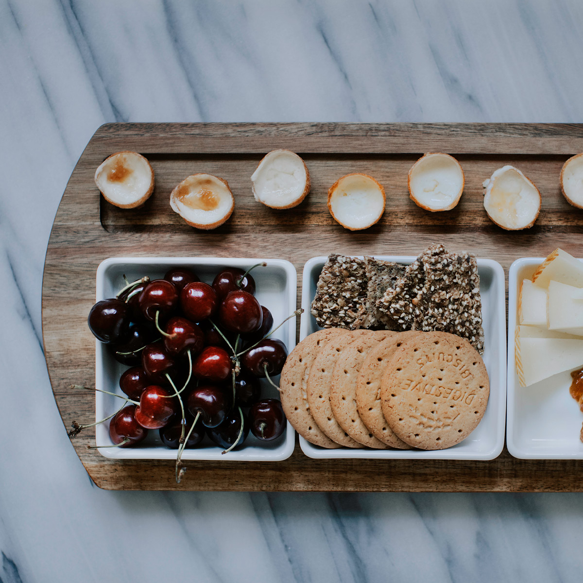 Serveringsbricka med skålar 45x23 cm Trä