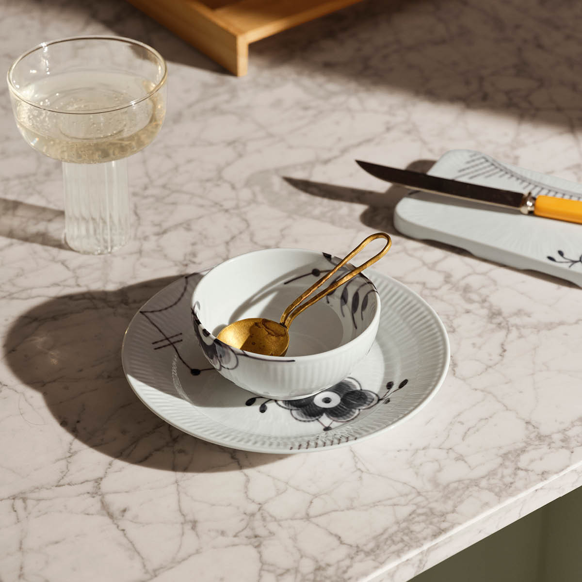 Black Fluted Mega Skål 24 cl