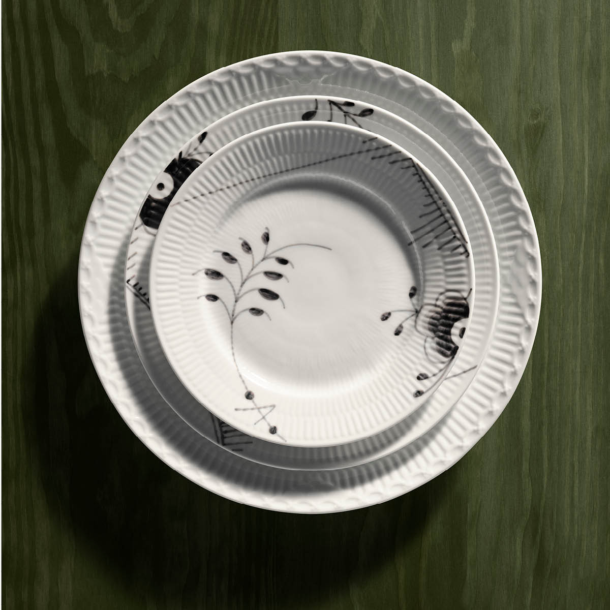 Black Fluted Mega Tallrik 22 cm dekor 2