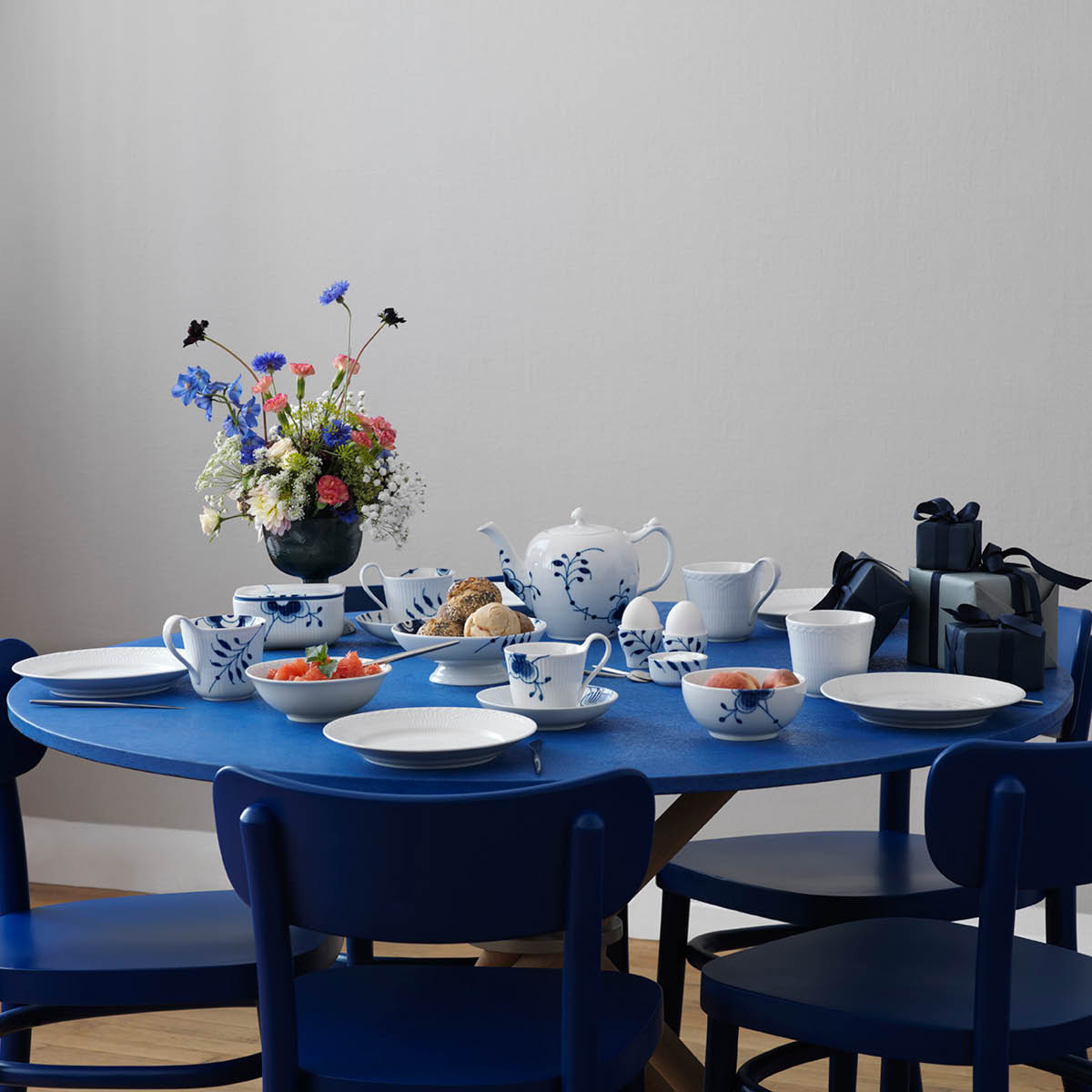 Blue Fluted Mega Kaffekopp med fat 25 cl hög hank