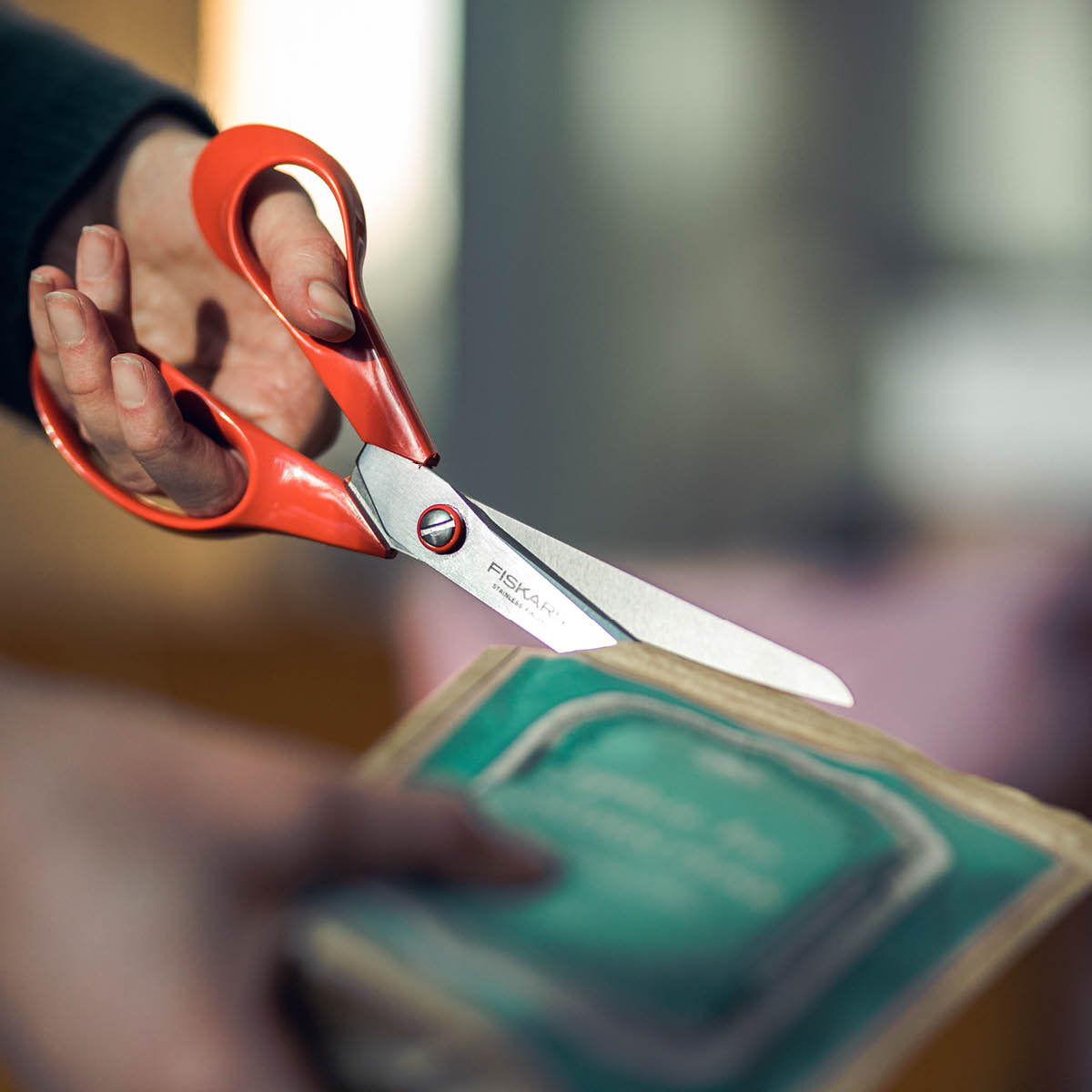 Classic Universalsax för vänsterhänta 21 cm Röd