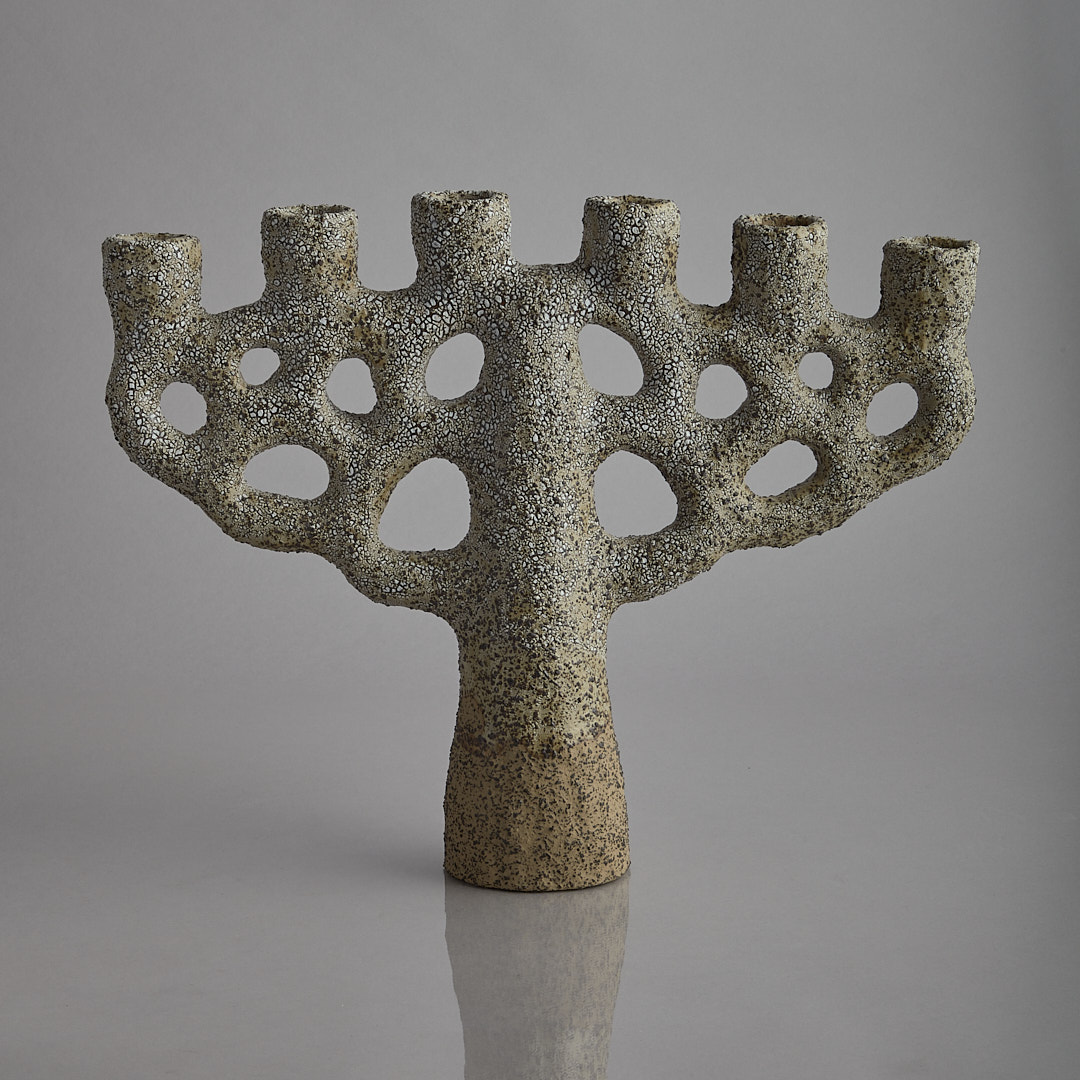 Emelie Thornadtsson ljusstake med vit krypglasyr