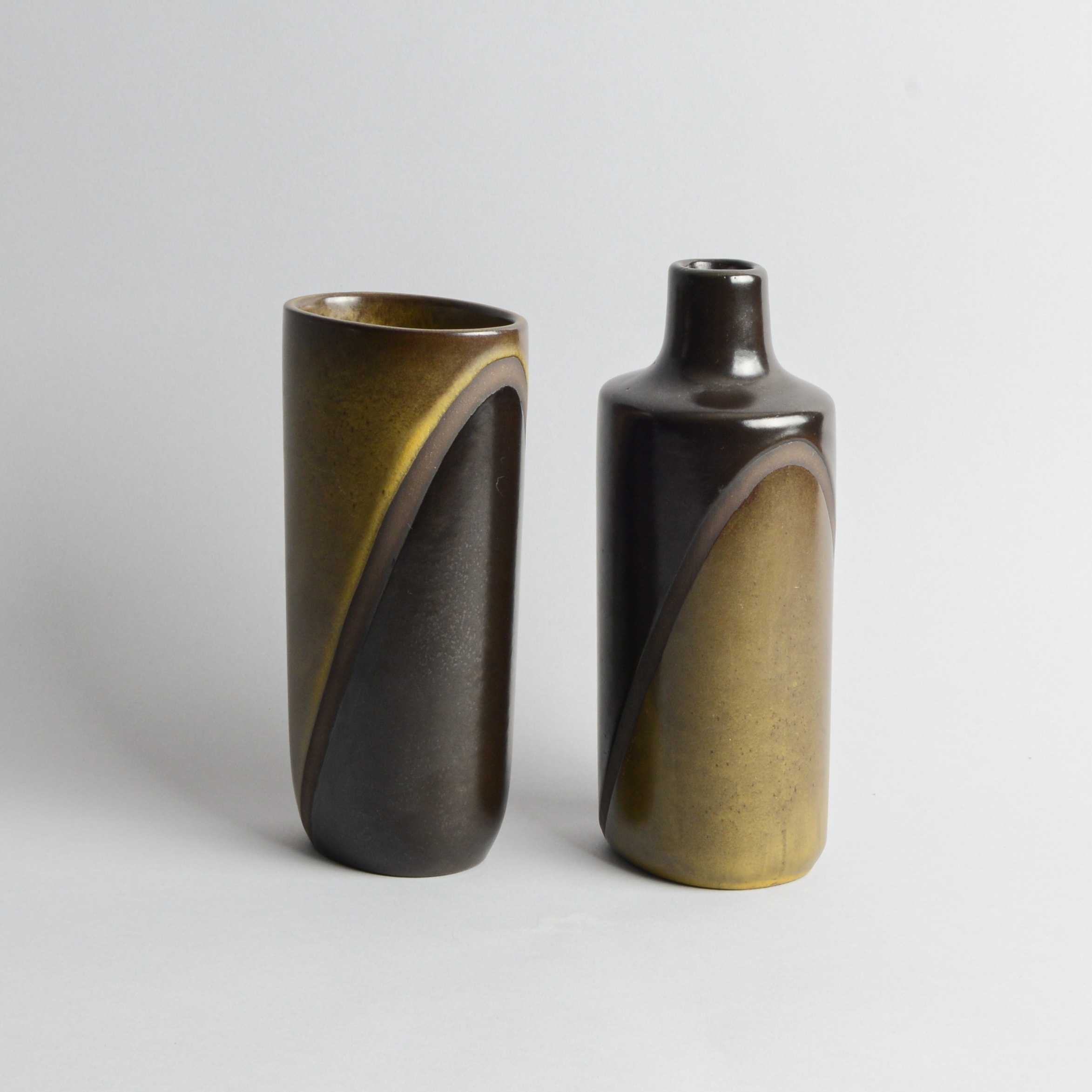 Vaser av Hjördis Oldfors 2 st