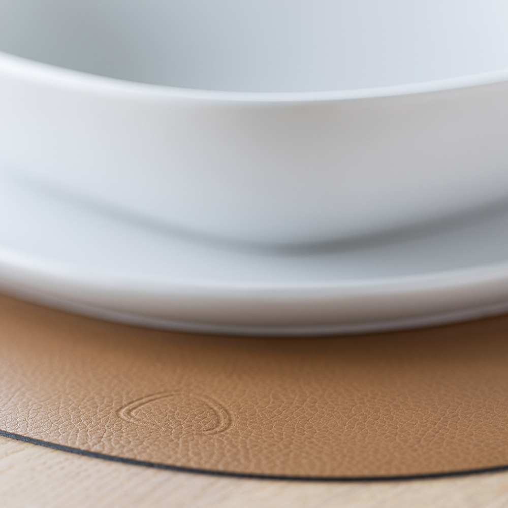 Leather Serene Curve Bordstablett L 37x44 cm Nature