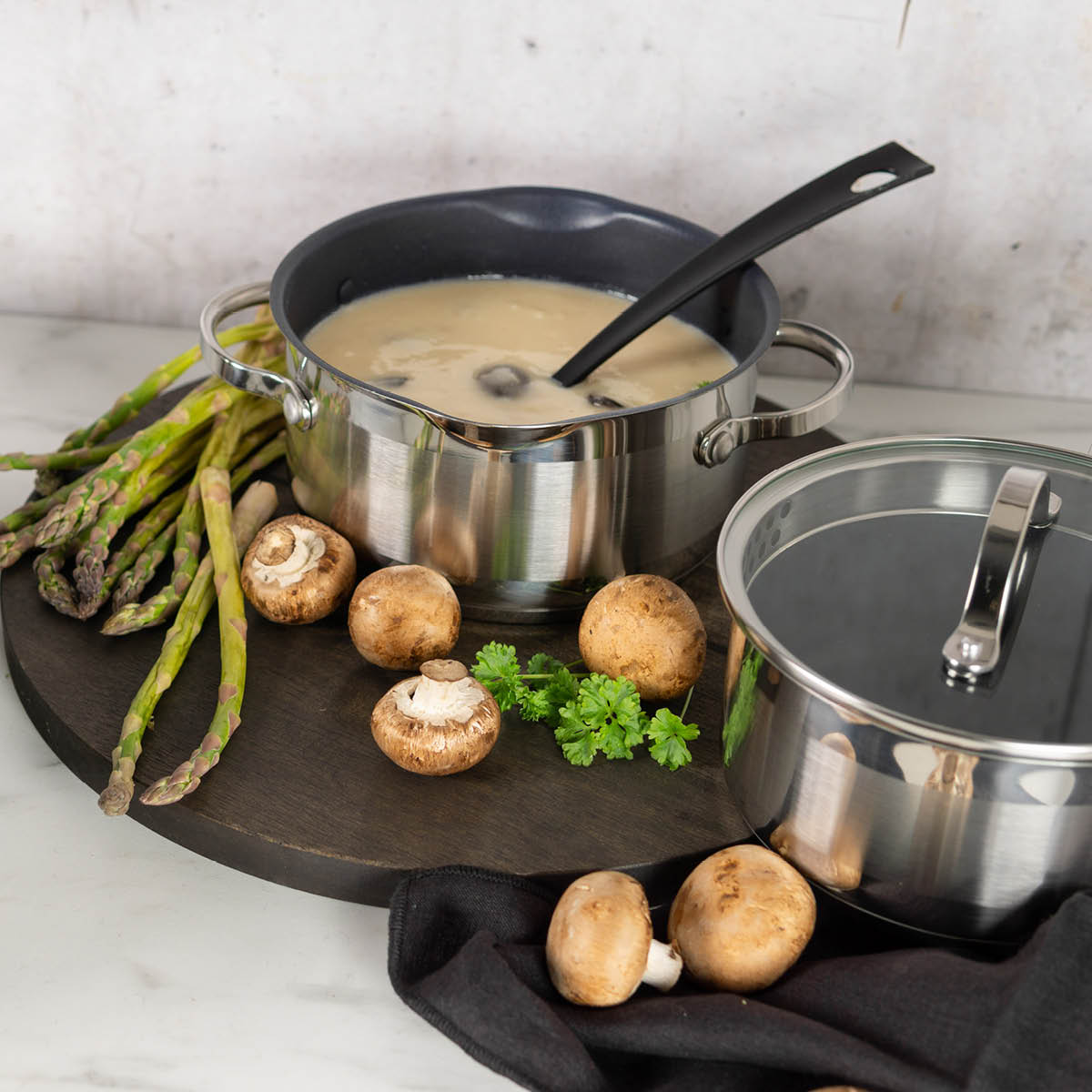 Trevare Serveringsbr&auml;da 37 cm Rund Svart