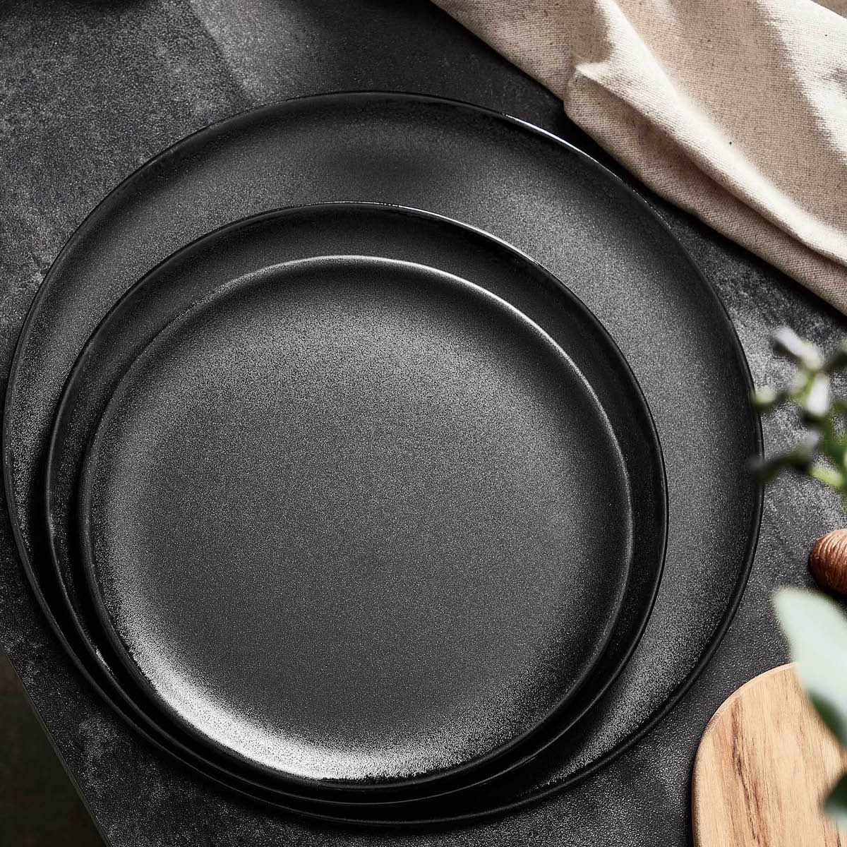 Raw Tallrik 28 cm Titanium Black