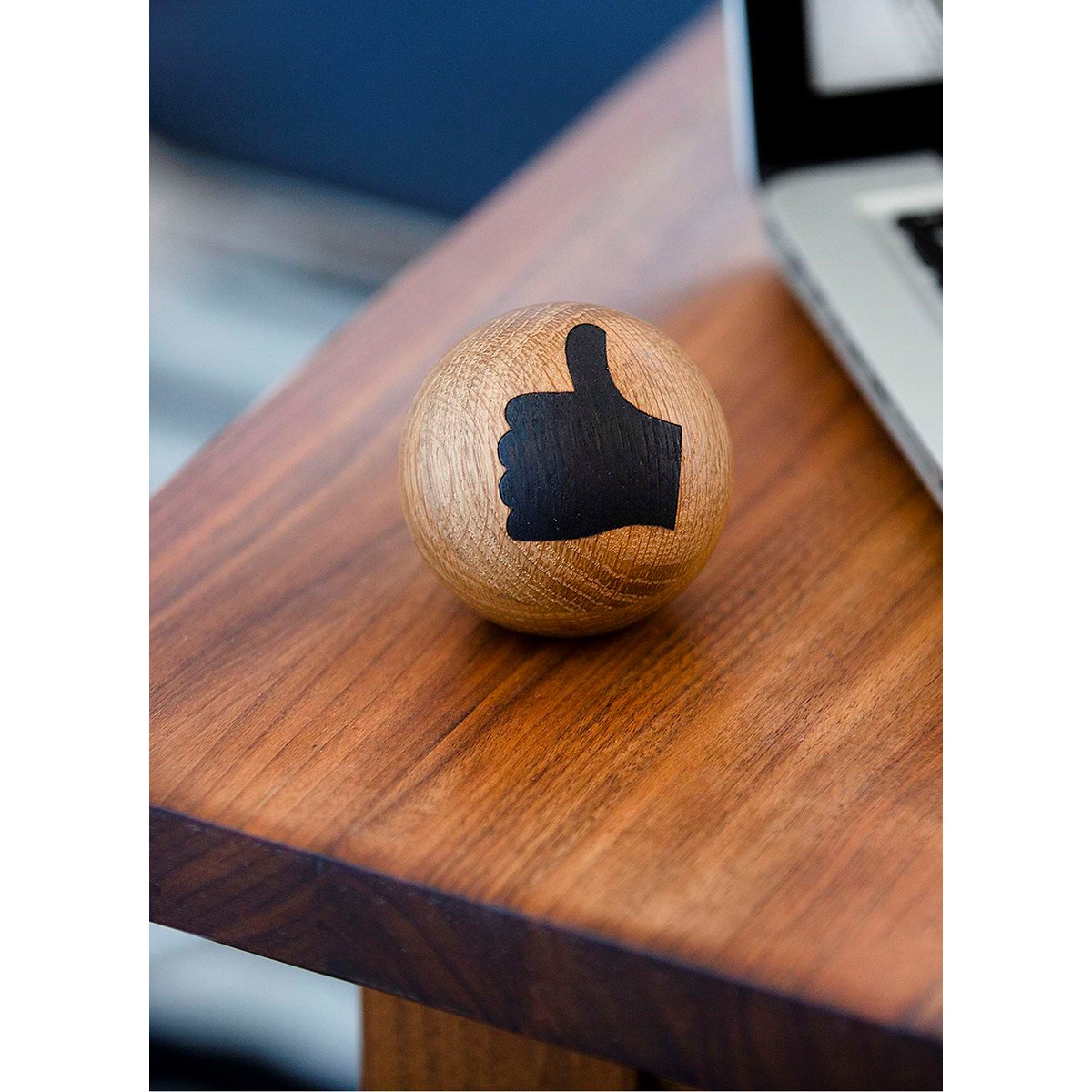 Emojiboll Ek 7 cm Thumbs up