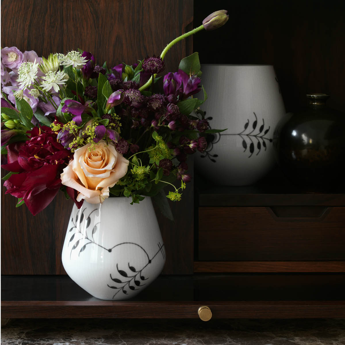 Black Fluted Mega Vas 20,5 cm