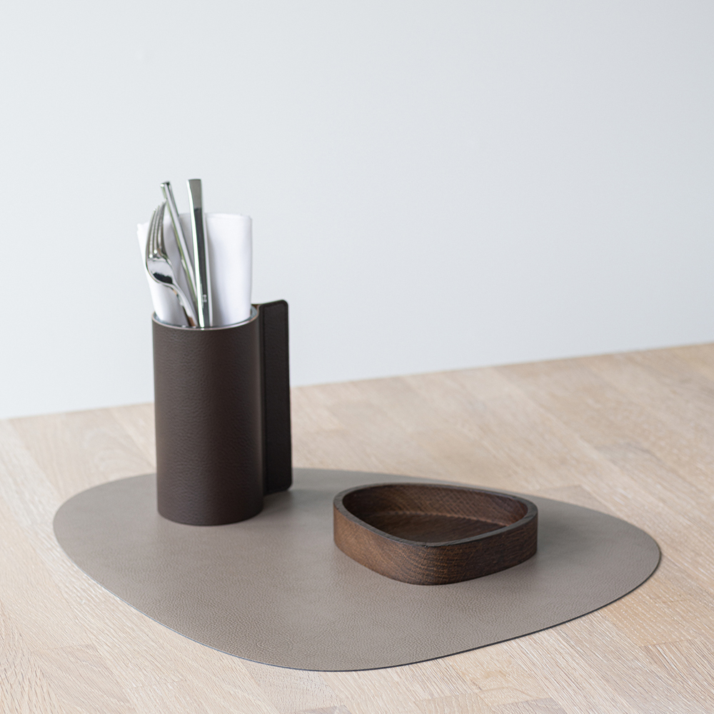 Leather Serene Curve Bordstablett L 37x44 cm Mole Grey