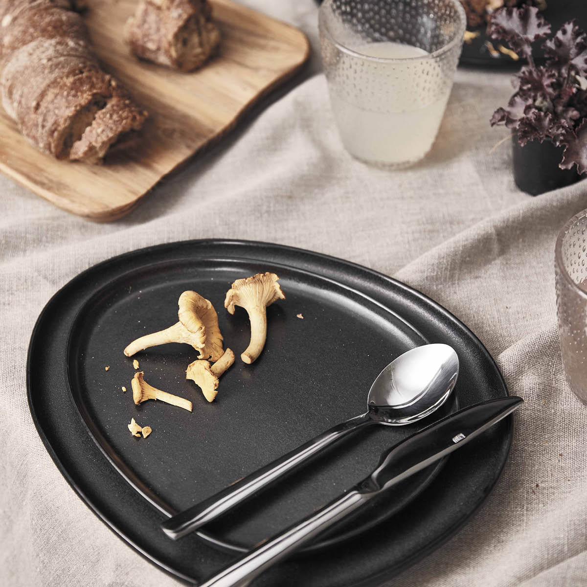 RAW Organic Tallrik 29x25 cm Titanium Black