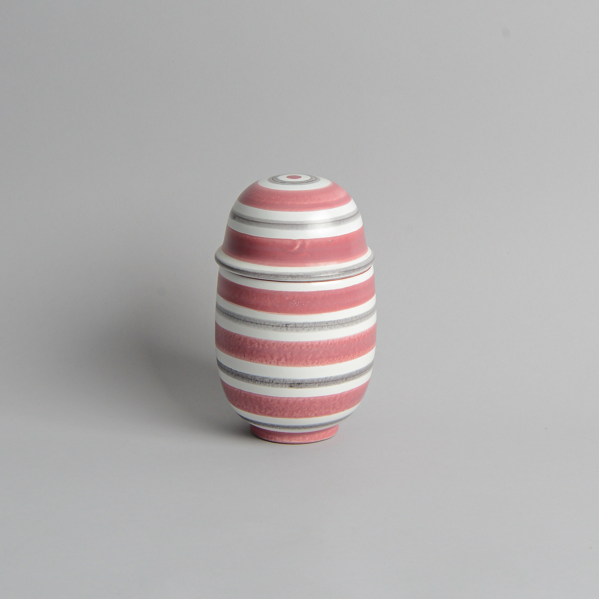 Randig Bonbonj&auml;r i Fajans