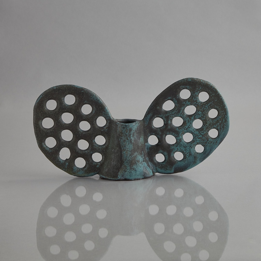 Malwina Kleparska Ljusstake med perforerade vingar grön