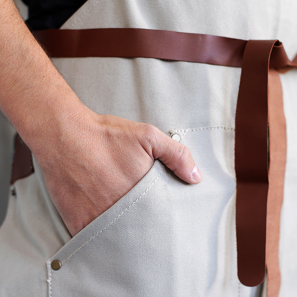 Signerat Förkläde Canvas/Skinndetaljer Salvia