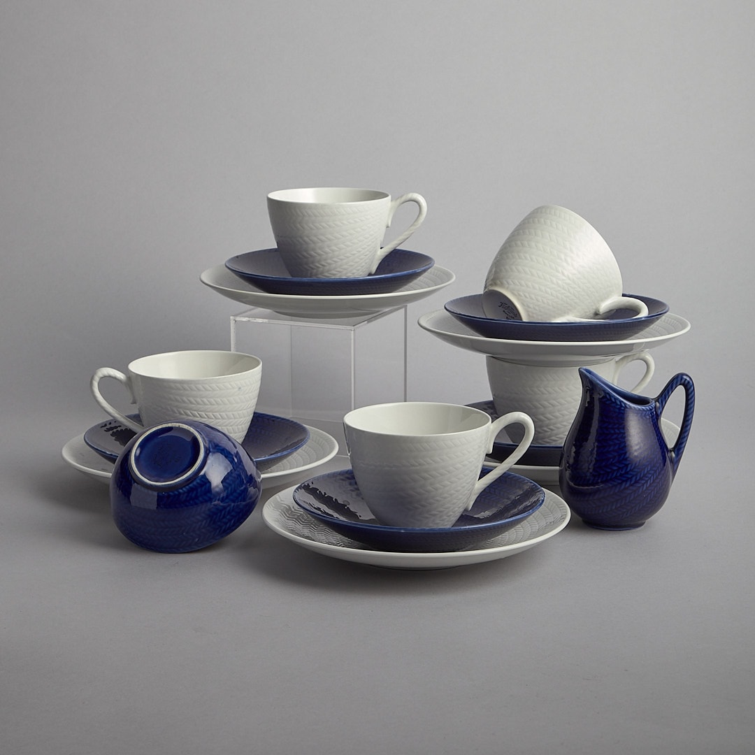 "Blå Eld" 4 Koppar med fat assiett sockerskål och gräddkanna