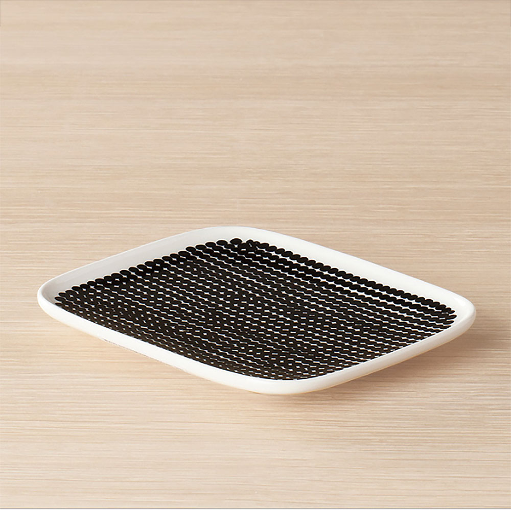 Räsymatto Tallrik Svart liten prick 15x12 cm