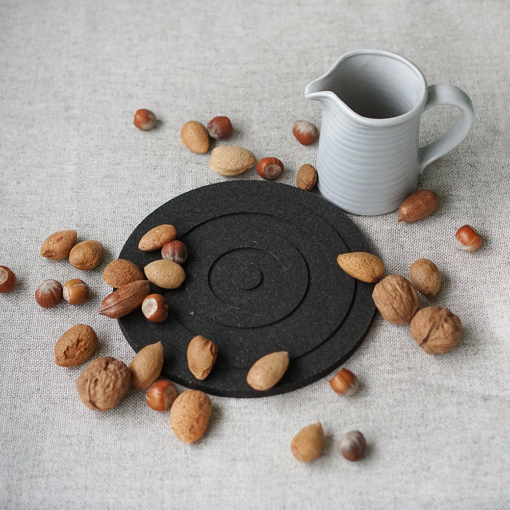 Grytunderlägg Kork 21 cm Svart
