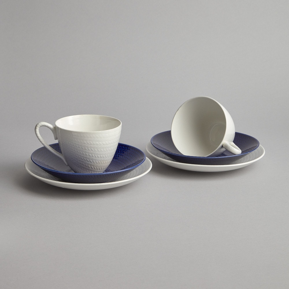 "Blå Eld" Kaffekoppar med fat samt assietter 2 st