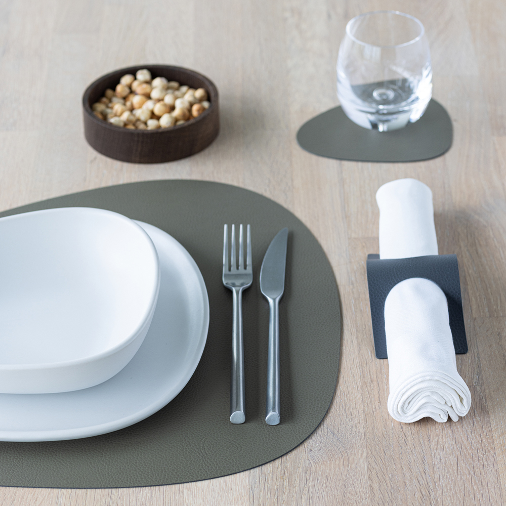 Leather Serene Curve Bordstablett L 37x44 cm Moss