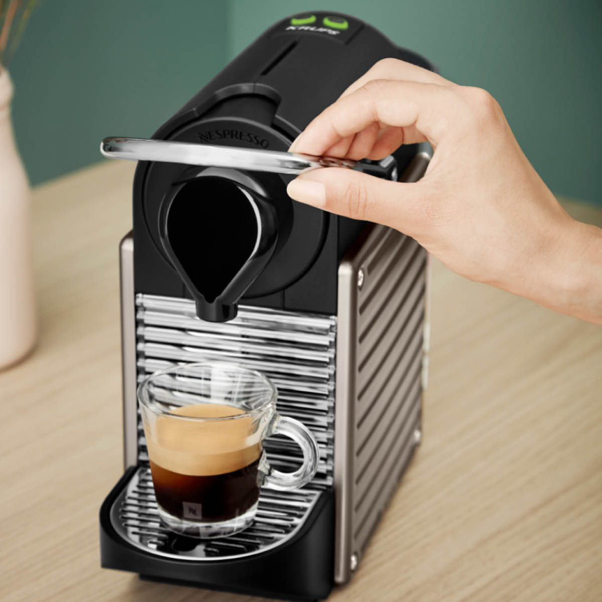 Nespresso Pixie C61 Kaffemaskin Titan