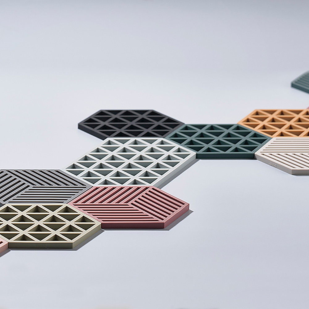 Hexagon Grytunderlägg SilIkon 16 cm Varmgrå