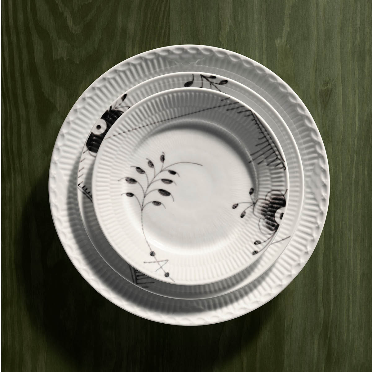 Black Fluted Mega Tallrik 19 cm dekor 2