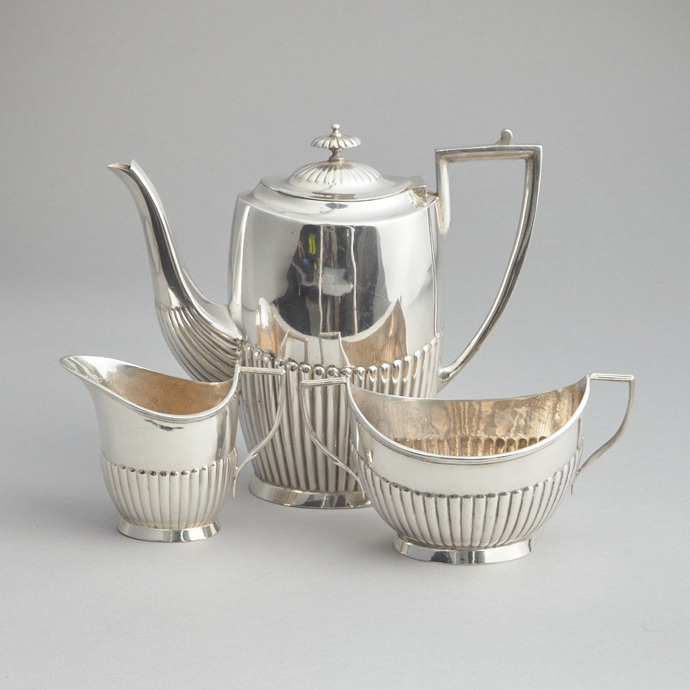 Kaffekanna, gräddsnipa och sockerskål i Nysilver