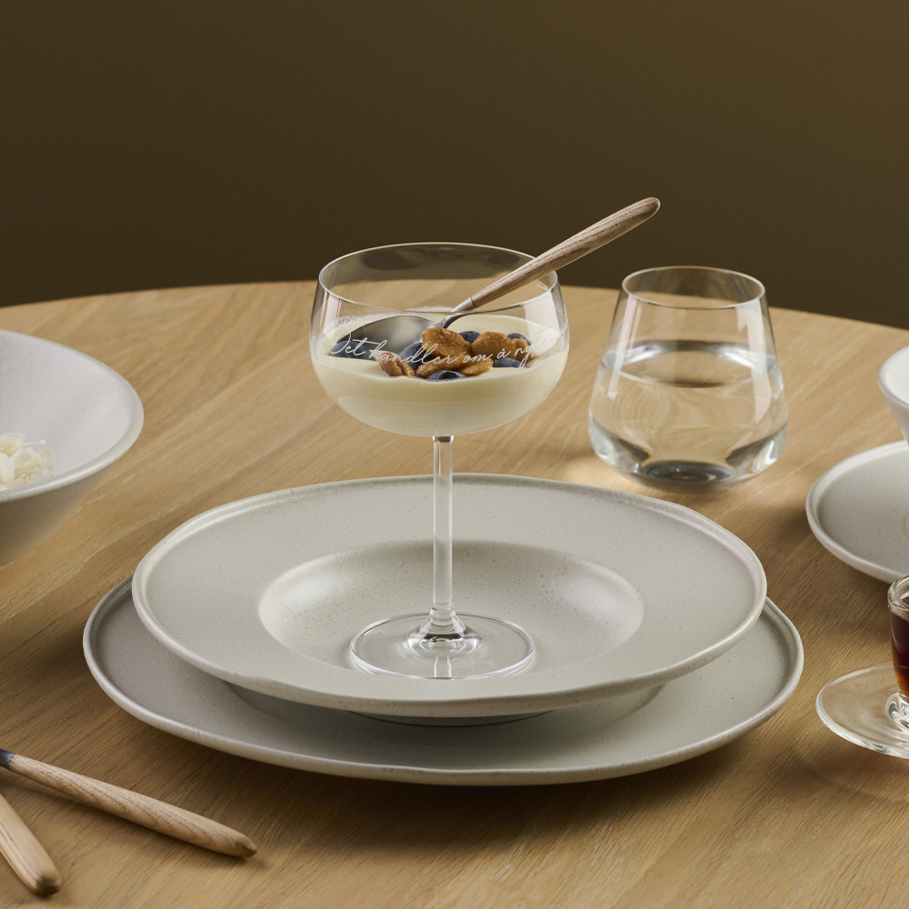 White Satin Tallrik Djup 29 cm White Snow