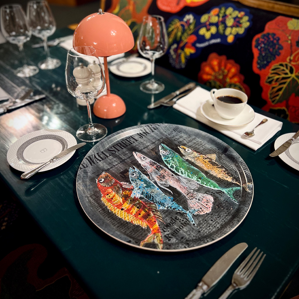 Bricka Rund Biggest Fish of Wall street 49 cm Svart