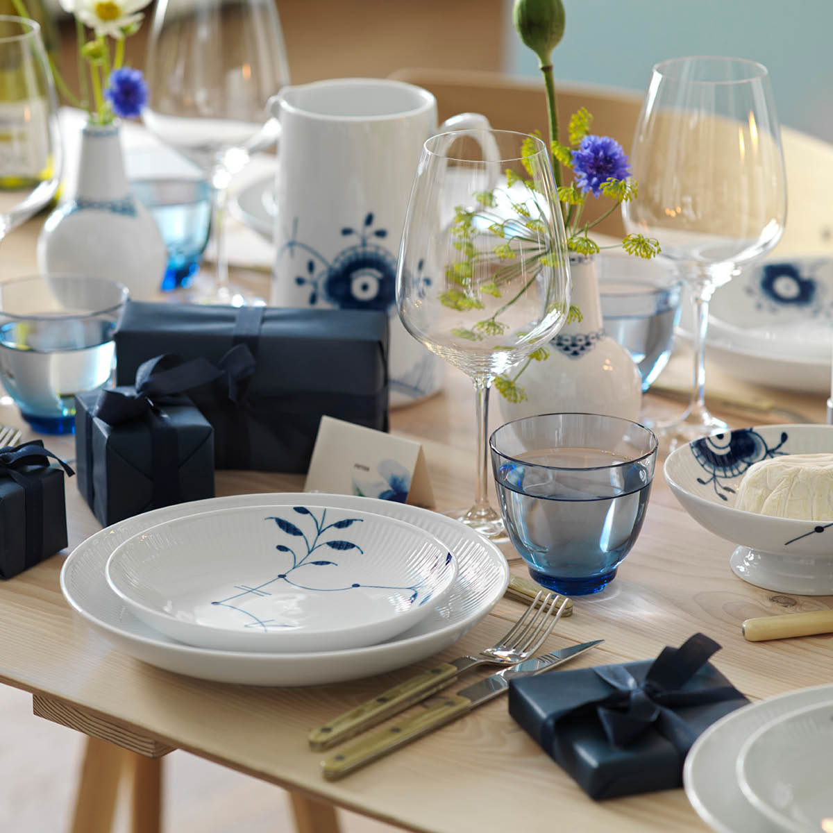 Blue Fluted Mega Tallrik djup 20 cm