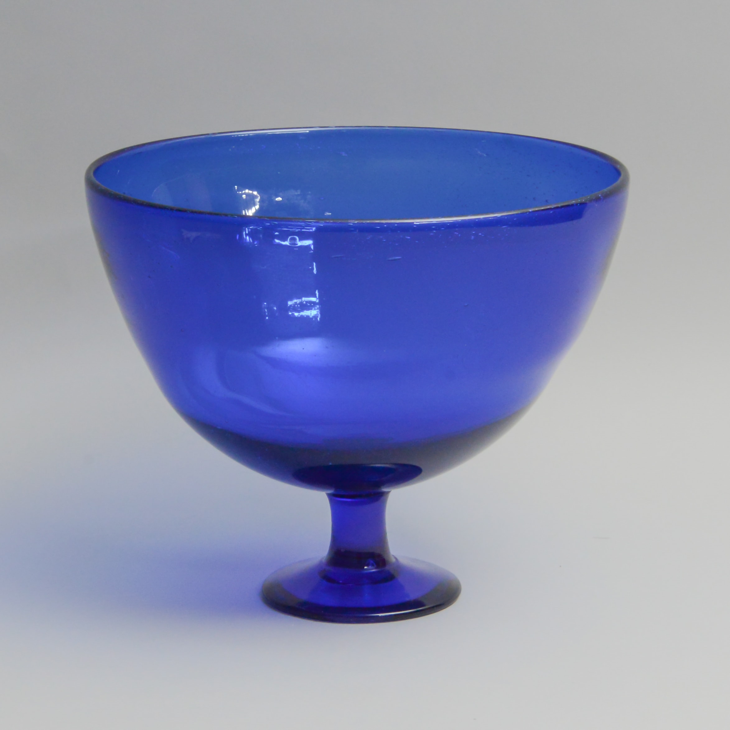 Stor Skål på Fot av Erik Höglund