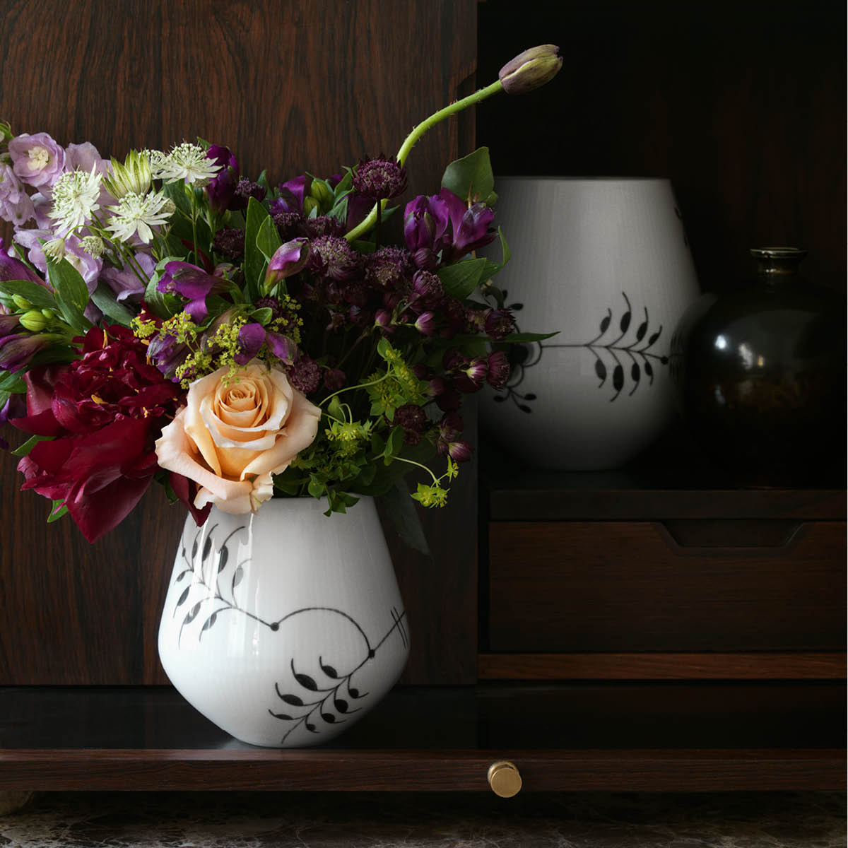 Black Fluted Mega Vas 15 cm