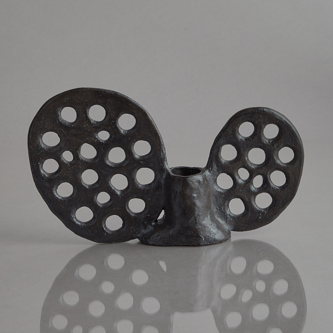 Malwina Kleparska Ljusstake med perforerade vingar