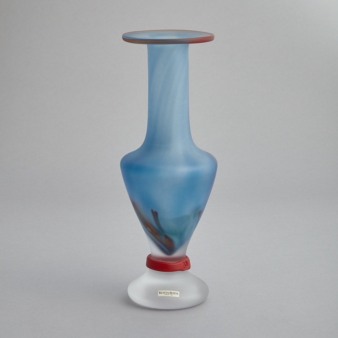 Kosta Boda Vas i färgat glas
