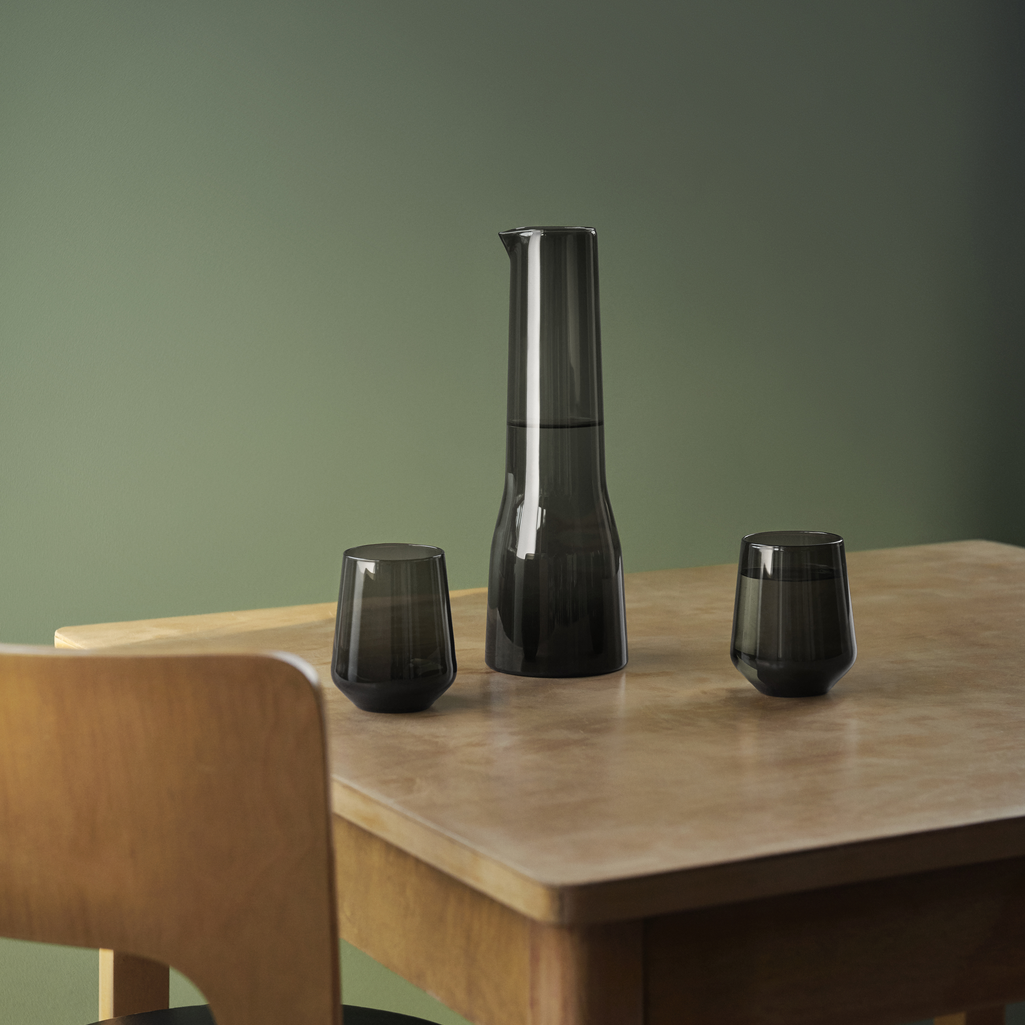 Essence Karaff 1 L Mörkgrå